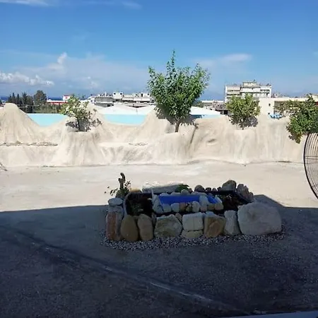 Deluxe οροφοδιαμέρισμα με υδρομασάζ κ' ταρατσόκηπο *
